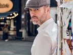 Newsboy w delikatną kratę
