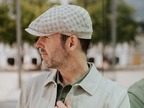 Newsboy w beżowo-zieloną kratkę